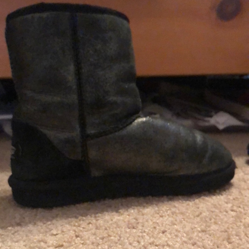 Ugg - Picture 4 of 8